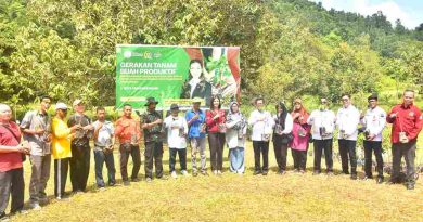 Kemenhut dan DPD RI Dapil Kepri Ajeng Serahkan Bibit Buah ke Petani Tanjungpinang
