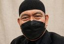Topeng Ganda Dan Cermin Retak: Ketika wajah Palsu Lelah Menjadi Diri Sendiri