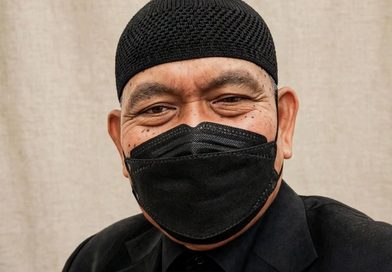 Topeng Ganda Dan Cermin Retak: Ketika wajah Palsu Lelah Menjadi Diri Sendiri