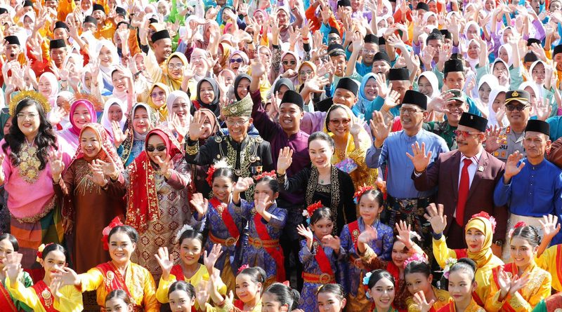 Semarakkan Hari Jadi Kepri, Batam Ajak Warga Kenakan Baju Kurung Melayu