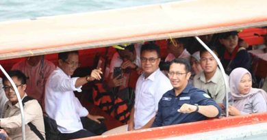 Tingkatkan Kesejahteraan Nelayan, Wakil Ketua I DPRD Kota Batam Serahkan 100 Mesin Ketinting