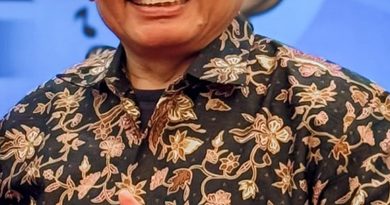 Menjangkau Melampaui Batik: Merayakan Hari Batik Nasional Dengan Menghidupkan Khazanah Wastra Nusantara Menjangkau Melampaui Batik: Merayakan Hari Batik Nasional Dengan Menghidupkan Khazanah Wastra Nusantara