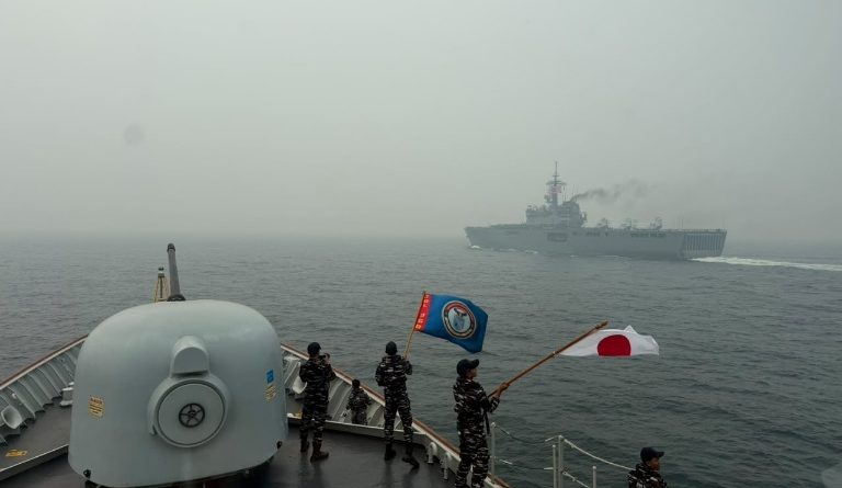 KRI John Lie-358 Laksanakan Passex dengan JS Kunisaki-4003 di Perairan Lemukutan