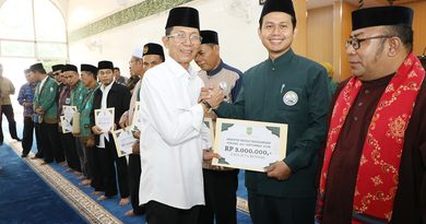 Ketemu Tokoh Agama, Walikota Batam Amsakar Tegaskan Komitmen Atasi Persoalan Air hingga Sampah Ketemu Tokoh Agama, Walikota Batam Amsakar Tegaskan Komitmen Atasi Persoalan Air hingga Sampah