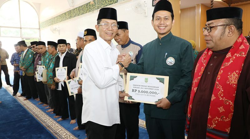 Ketemu Tokoh Agama, Walikota Batam Amsakar Tegaskan Komitmen Atasi Persoalan Air hingga Sampah Ketemu Tokoh Agama, Walikota Batam Amsakar Tegaskan Komitmen Atasi Persoalan Air hingga Sampah