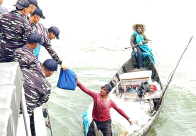KRI ALAMANG-644 Gelar Bakti Sosial, Bantu Nelayan Tanjung Balai Asahan
