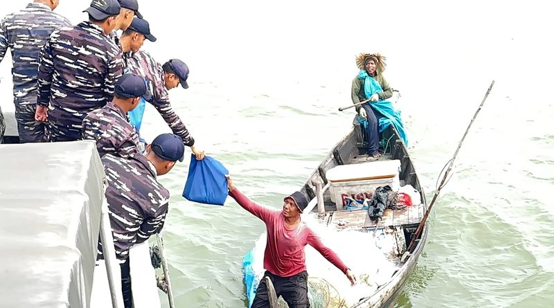KRI ALAMANG-644 Gelar Bakti Sosial, Bantu Nelayan Tanjung Balai Asahan