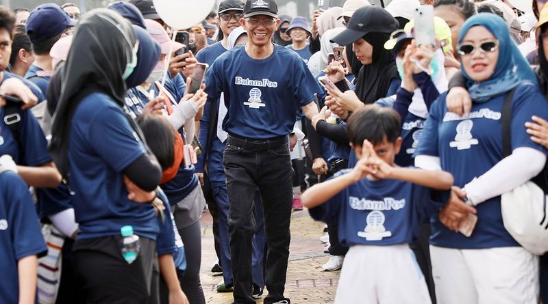 Wali Kota Amsakar Ajak Warga Batam Perkuat Kebersamaan Lewat Olahraga, 2.000 Peserta Meriahkan Funwalk
