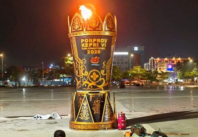 Api Obor Porprov Kepri VI Mulai Dipasang di Tugu Sirih