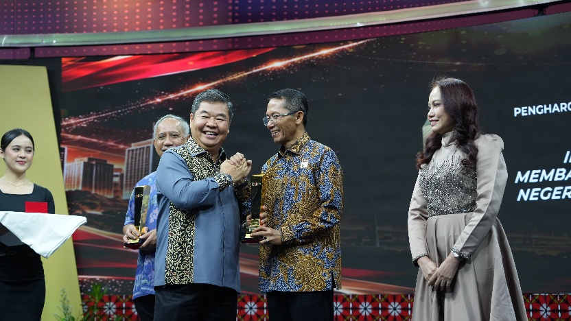 Amsakar Terima Penghargaan Inovasi Membangun Negeri 2026, Kado Istimewa Hari Bakti BP Batam Amsakar Terima Penghargaan Inovasi Membangun Negeri 2026, Kado Istimewa Hari Bakti BP Batam