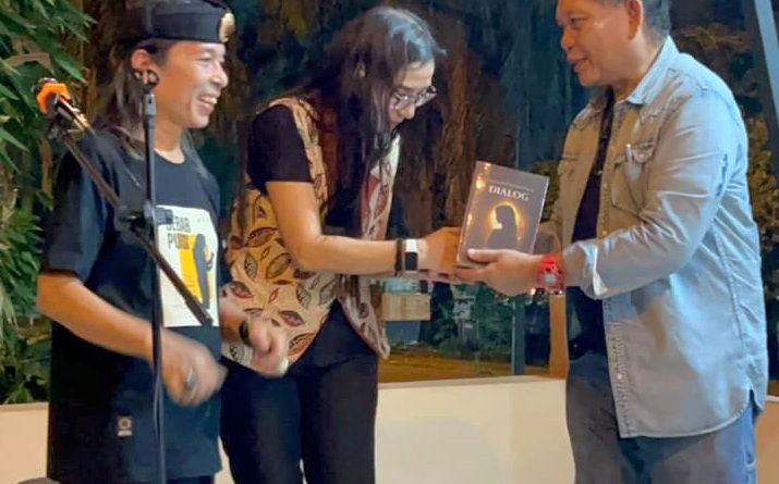 RUMAHITAM, PUISI, DAN JIWA KOTA: MERAWAT RINDU DI TENGAH RIUHNYA MENARA INDUSTRI