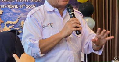 SENI BERNAVIGASI DI DUA KAKI: ESENSI KOMUNIKASI DAN HARMONI BIROKRASI PARLEMENTER