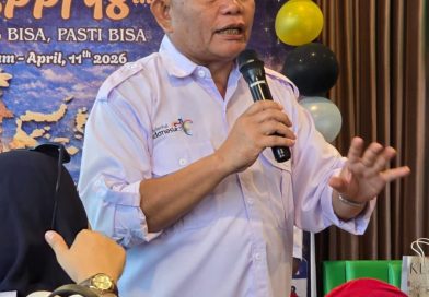SENI BERNAVIGASI DI DUA KAKI: ESENSI KOMUNIKASI DAN HARMONI BIROKRASI PARLEMENTER