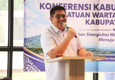 Buka Konferkab Ke-2 PWI Bintan, Roby : Insan Pers Mitra Pemerintah Kawal Pembangunan Buka Konferkab Ke-2 PWI Bintan, Roby : Insan Pers Mitra Pemerintah Kawal Pembangunan
